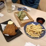 Sushi Sake Sakana Sugitama Tenjin - 【アジフライ、フライドポテト、ちくわの磯辺揚げ】お料理の提供時間はわりと早かったです。