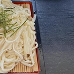 裕英うどん - ざるうどん大盛り！　右