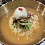 Shinto Buri - 牛骨スープと自家製水キムチ・キムチ・辛味噌のシンフォニーが素晴らしく美味しい！