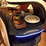 ガスト - 配膳ロボットがお届け