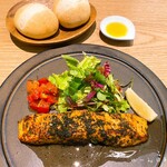 salmon atelier Hus - レモンを絞って♪さっぱりいただけます♪