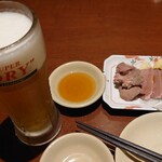 Kakuyasu Beer to Tetsunabe Gyoza 3 6 5 Sakaba Shonandai Ten - 肉刺し３点盛