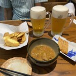 Yabu Chu Teishakuten Sandoten - またまた食べかけのモツ煮とタロ芋チップスと柴又揚げ