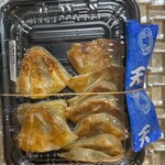 Ten Ten Matsuzakaya Nagoya Ten - ❀〖焼餃子〗(10コ)(496えん)
                        
                        口サイズの焼餃子の
                        皮はモチモチ
                        上品な味わいで好み♬