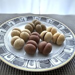 pasticceria CINO - ◆パーチ・ディ・ダーマ・・「貴婦人のキス」という名のイタリア郷土菓子。 1個から買えますので、4種類3個ずつ買いました。1個:85円。