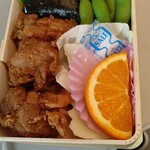 Musubi Musashi Omiage Kaido Baiten - 若鶏弁当（950円）東京駅の駅弁では売れないだろう