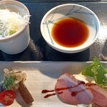 Kifune - きふねランチ、前菜とフルーツビネガー、今回はブドウビネガー。