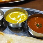 Indian FULBARI - 左はシーフードカレー、右はマトンカレー