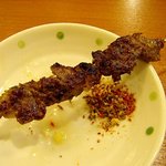 長江 - 羊肉串に五香粉をかけて食べます♪