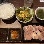 Yakiniku Raku - 鶏もも定食(大盛り)850円 ライス大盛り無料