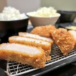 Katsu Senmon Kin no Koromo Lalaport Kadoma Ten - 肉大盛り豚ロースカツ定食 ご飯大盛の肉大盛り豚ロースカツ