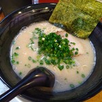 Hakata Tonkotsu Ramen Shirohige - しょうゆベースとんこつ