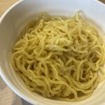 ラーメン食堂 神豚 - ちぢれ麺