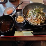 牛すじと肉うどん｢茂｣ - 