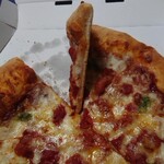 Pizza Hut Nakaminato Ten - マルゲリータピザ_M（8カット）ハンドトス（スタンダード生地）995円　断面です