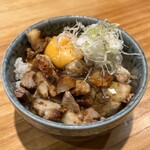 Good Day Ramen 千夏8 - チャーシュー丼 380円　生卵トッピング 60円