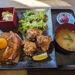 Niku to Nihonshu Bar Warakado Funabashi Ten - 和牛＆鶏のから揚げプレート定食¥1580-