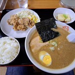 ラーメンだるまや - 料理写真: