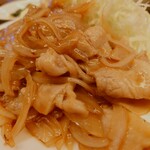 味の初 - 豚バラの"甘辛うま煮"的な仕上げ。