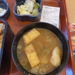 なか卯 - お味噌汁がお茄子迄入って美味しい