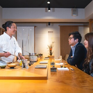 繼承了總店的理唸“連接”。在吧臺上感受其中的樂趣