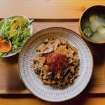 cafe Kokoro Hikaru - きのことゴボウの牛丼（950円）