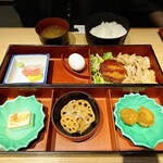 Uozen Ikebukuro Ten - 日替り定食(メインは生姜焼きとメンチカツ)