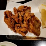 カラオケ歌屋 - 料理写真:鶏皮の唐揚げ