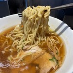 Jikaseimen Raamen Gin - モッチモチの麺リフト。