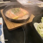 Hakata Kushiyaki Yasai Makigushi Sango Hachi Kagurazaka Ten - 卵焼きです。明太子を流してくれて熱々の鉄板でぐつぐつしてました。