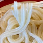 Ajiyoshi - やや細めだが腰と弾力があってよく伸びるモチモチ麺