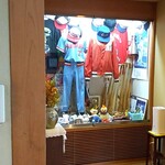 Taisho Ken - 入口すぐの展示