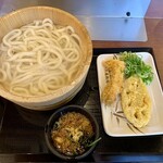 Marugame Seimen Toyama Gofuku Ten - 釜揚げうどん(大)、レンコン、とり天