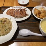 Osaka Osho Tenjin Shintenmachi Ten - チャーハンと餃子に唐揚げ付き