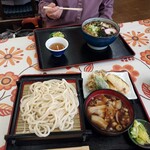 Kuni no Sato Shirasuna - 全容です〰️‼️天ぷら300円肉汁うどん1000円山菜蕎麦1000円です