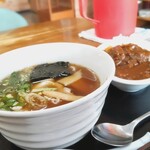 Asahikawa Ramen Sanjoken - 旭川ラーメン　ハーフ　醤油(￥450)、ミニカレー(￥300)。通常盛りを完食するのは無理な状態でしたので笑