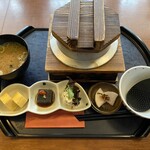 Yamato An Kintetsu Nara Eki Mae Ten - 鯛釜めし配膳時