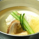 Japanese cuisine Hana no En - 自然のおいしさをそのままいただける引き立ての“一番出汁”を四季折々の旬の食材とともにお届けいたします。日本の美に対面し、季節を愛でる心づくしの懐石料理をお届けします。