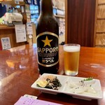 Kappou Oshokuji Yoshidaya - ビール（大瓶） 780円、突き出し 420円