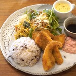 ホトリテイ - 料理写真:地魚のミックスフライ　1,750円　しば漬けのタルタルソース