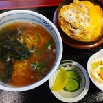 Ojima Ya - Aランチ700円　カツ丼＆半ラーメン　冷奴、漬物、コーヒー付き♬