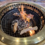 じゅうじゅう焼肉 カルビ大陸 - バラカルビの脂で燃えてます