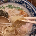 Menya Kurofune Komae Ten - パスタのような麺