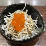 Teppan-ya Yuzuriha - しらすといくらと辛味大根