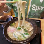 権兵衛 - 鍋焼きうどん1100円　麺は塩水打ち細め