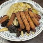 弘華飯店 - 料理写真:大肉炒飯】