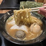 Denmaru Ichi Ni Roku Go Asahi Keisatsusho Mae Ten - やや太めな麺