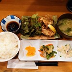 Obanzai Izakaya Kakehashi - 令和5年11月
                        ランチタイム(12:00〜14:00)
                        唐揚げ定食(みそ汁、惣菜、漬けもの、ご飯付) 税込750円
                        ご飯おかわり自由