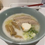 Yasashii, Tonkotsu Men Kamakura - やさしい、しおとんこつラーメン