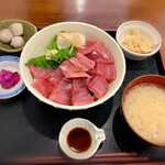 うお市 - マグロ丼 850円